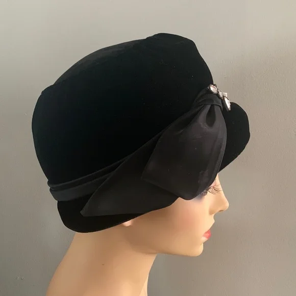 Vintage | Accessories | True Vintage Satin And Velvet Cloche  display picture 2